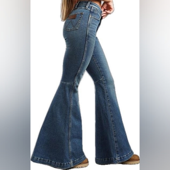 Wrangler Women's Retro Dark Blue Flare Jeans Size 31X34 - Picture 1 of 16